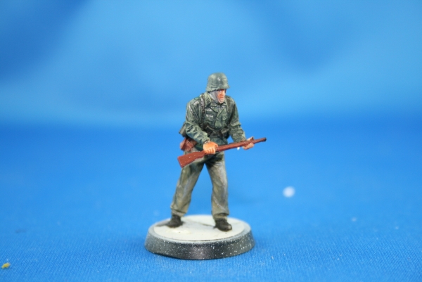 Nordwind 010 1/48 german soldier in camouniform with rifle